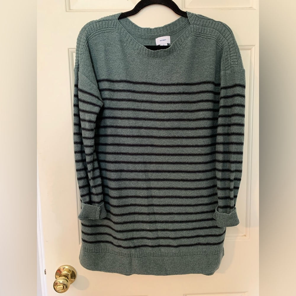 Old Navy Sweater Size M